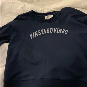 blue vineyard vines sweatshirt